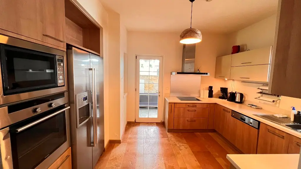 Fitted kitchen